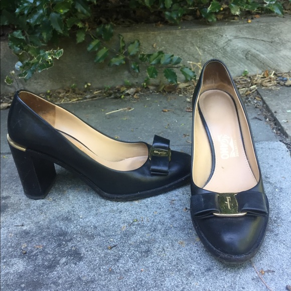 VINTAGE SALVATORE FERRAGAMO VARA HIGH PUMP - Picture 7 of 10